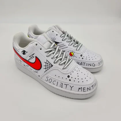 Nike Court sneakers donna customizzata bianca con graffiti